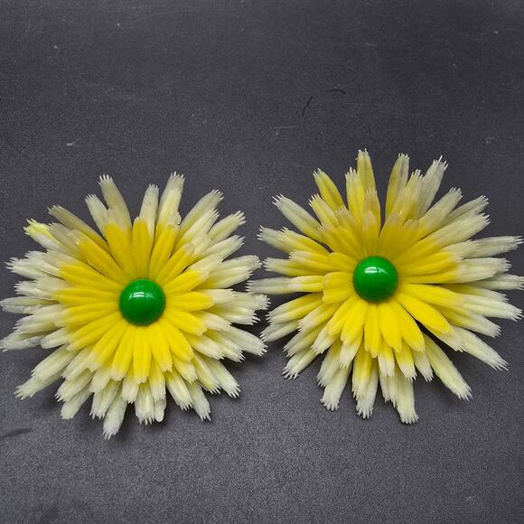 Soft Plastic Flower Clip On Earrings Yellow Green Vintage Costume Jewelry - Picture 1 of 10